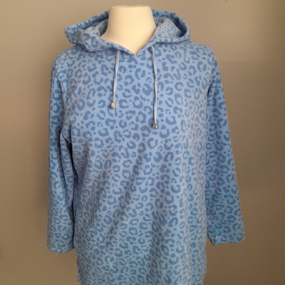 D & Co Leopard Print Blue Fleece shirt - Picture 2 of 8